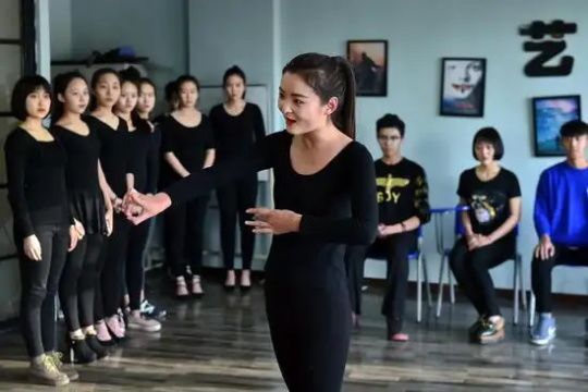 扬州艺术培训加盟LOGO